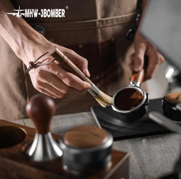 Кисточка для очистки кофемолки или корзины кофемашины MHW-3BOMBER Barista Wings
