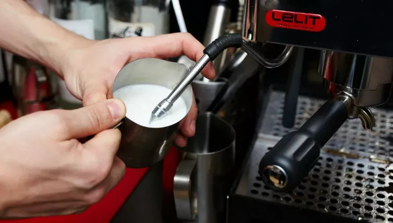 Скопление молочного камня в капучинаторе кофемашины. Как отмыть стимер
